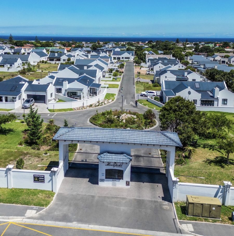 3 Bedroom Property for Sale in Sandbaai Western Cape